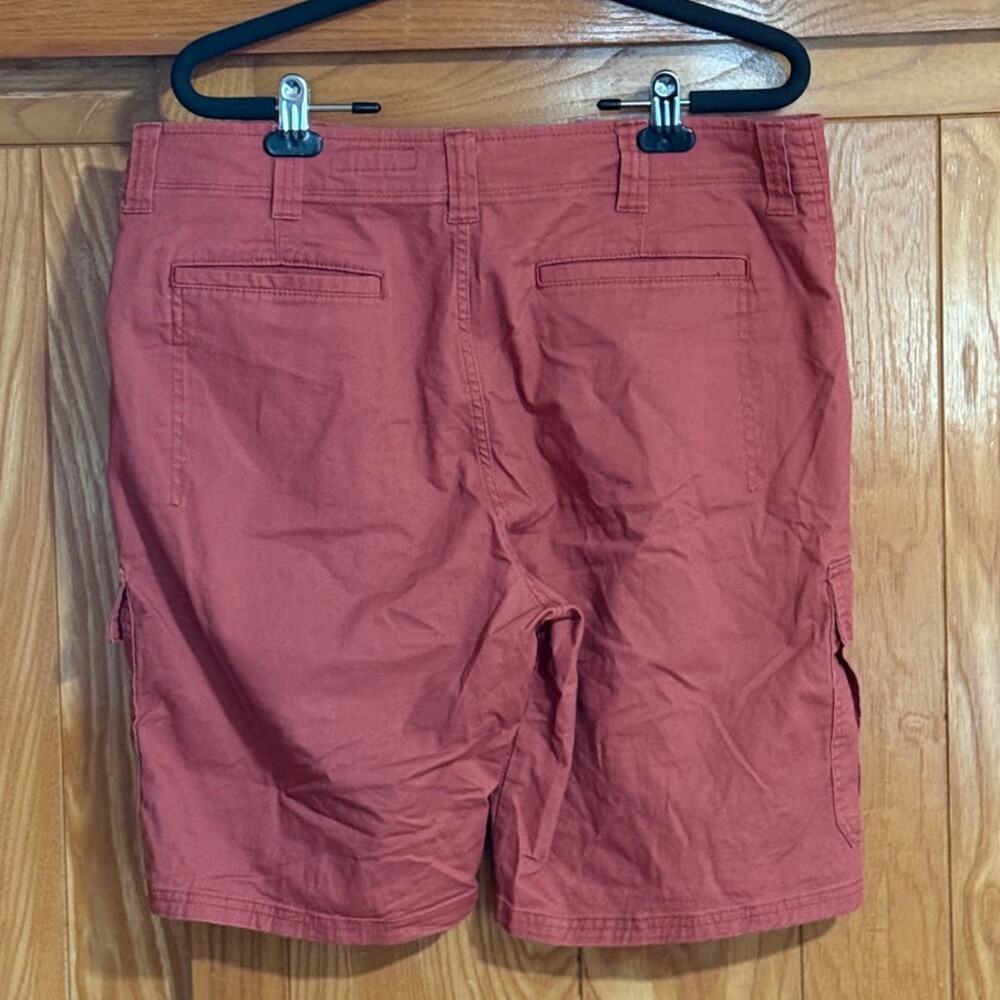 Men's Wrangler Relaxed Fit Cargo Shorts Coral Red Pink 36 - Picture 9 of 13